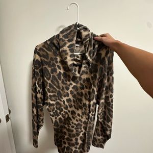 Cheetah low turtle neck sweater